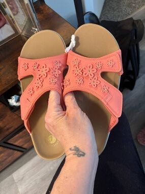 REVITALIGN Coral Pink Floral Slide Sandals size 9